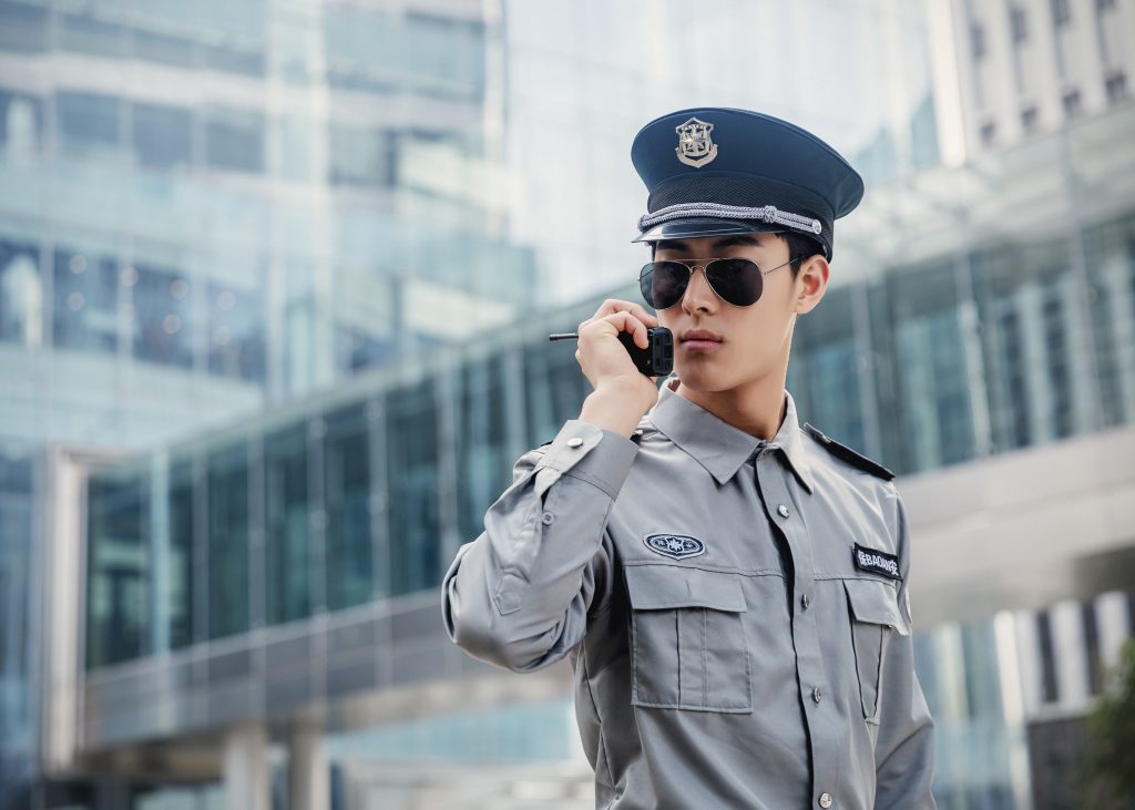 信(xin)息化設(shè)施緊跟時勢(shi)有(yǒu)助提高(gao)保安(an)業前(qian)景髮(fa)展(zhan)