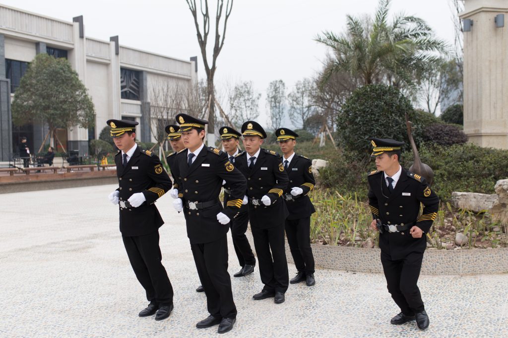 保安(an)員(yuan)具(ju)備(bei)的(de)條件及(ji)咊(he)警察之(zhi)間的(de)區(qu)别在(zai)哪？